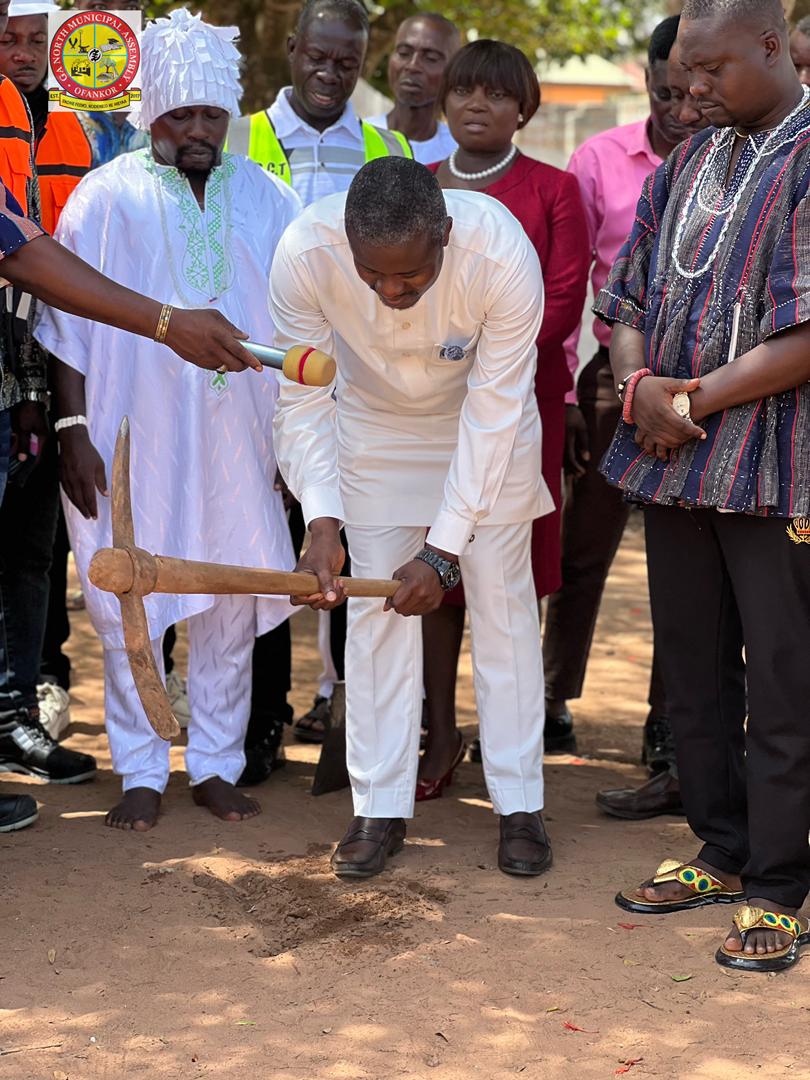 GA NORTH CUTS SOD FOR THE CONSTRUCTION OF SIX-UNIT CLASSROOM BLOCK AT AYAWASO QUARRY D/A SCHOOL